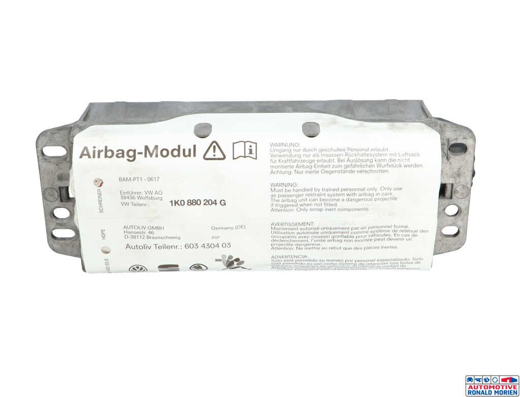 Used Right airbag (dashboard) Volkswagen Golf V (1K1) 1.9 TDI Price € 45,00 Margin scheme offered by Automaterialen Ronald Morien B.V.