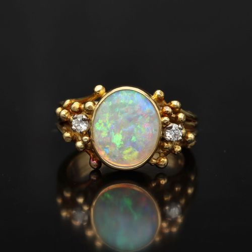 Vintage 18ct Gold Opal and Diamond Ring image-2