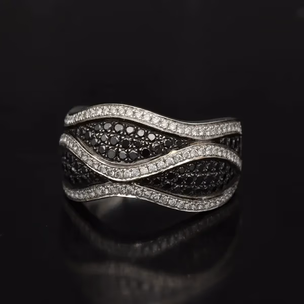 18ct White Gold Black and White Diamond Ring