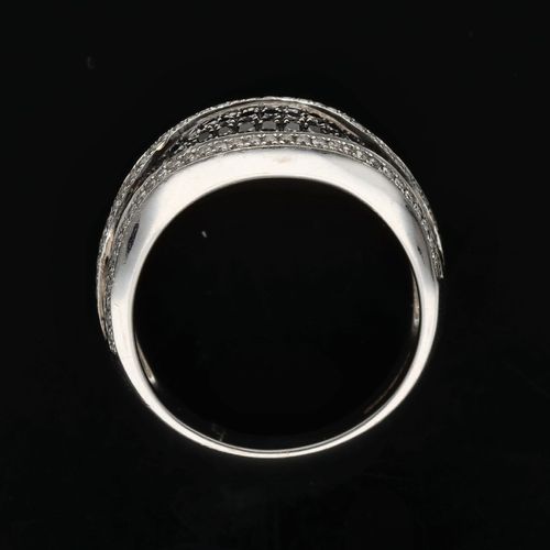 18ct White Gold Black and White Diamond Ring image-6