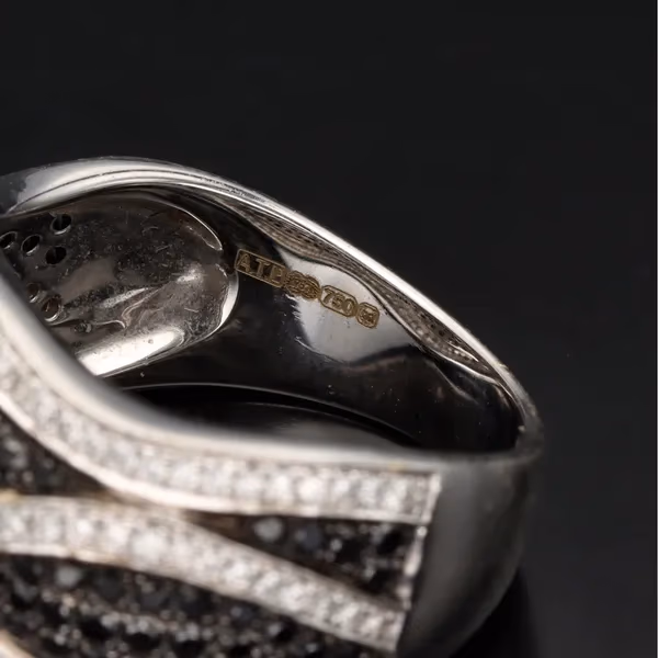 18ct White Gold Black and White Diamond Ring