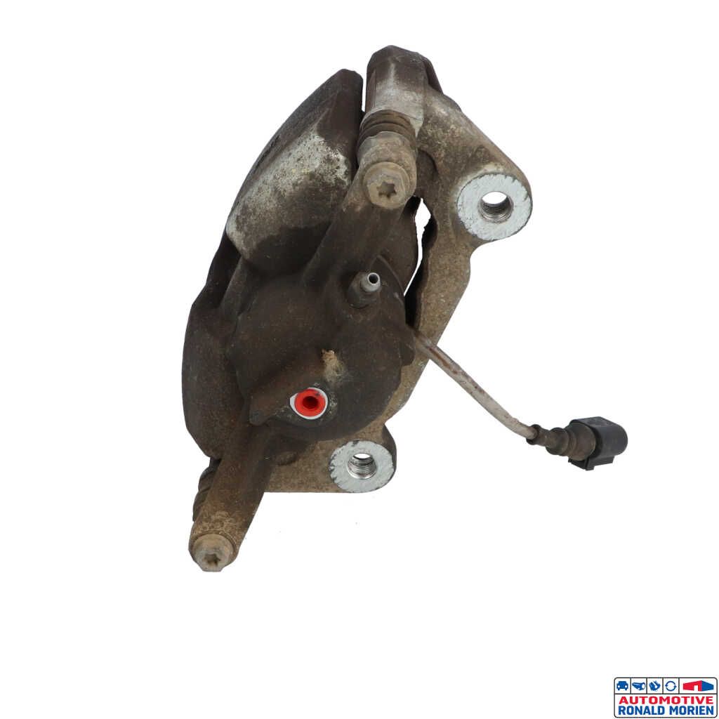 Used Front brake calliper, right Volkswagen Golf VIII (CD1) 1.5 TSI BlueMotion 16V Price € 59,99 Inclusive VAT offered by Automaterialen Ronald Morien B.V.