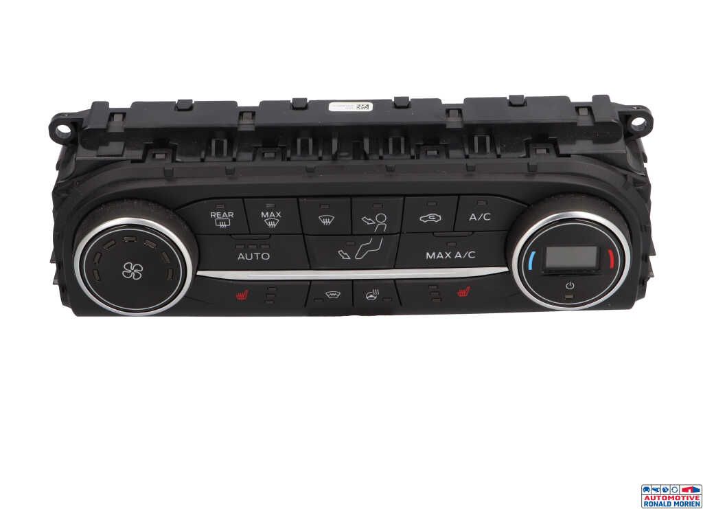 Używane Panel sterowania klimatyzacji Ford Fiesta 7 1.5 TDCi 85 Cena € 99,00 Procedura marży oferowane przez Automaterialen Ronald Morien B.V.