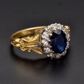 18ct Yellow Gold Oval Sapphire & Diamond Cluster Ring
