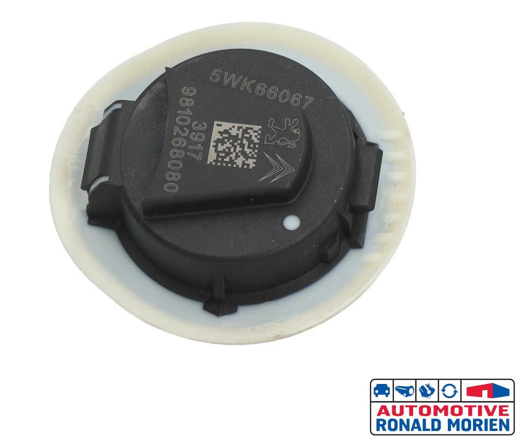 Used Airbag sensor Peugeot 3008 II (M4/MC/MJ/MR) 1.2 12V e-THP PureTech 130 Price € 19,00 Margin scheme offered by Automaterialen Ronald Morien B.V.