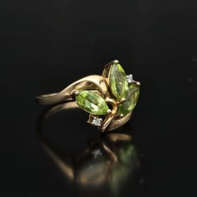 Vintage 9ct Gold, Peridot and Diamond Ring