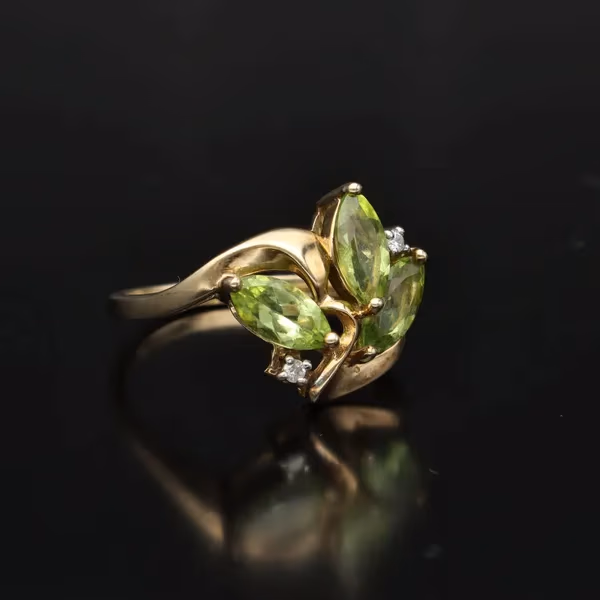 Vintage 9ct Gold, Peridot and Diamond Ring
