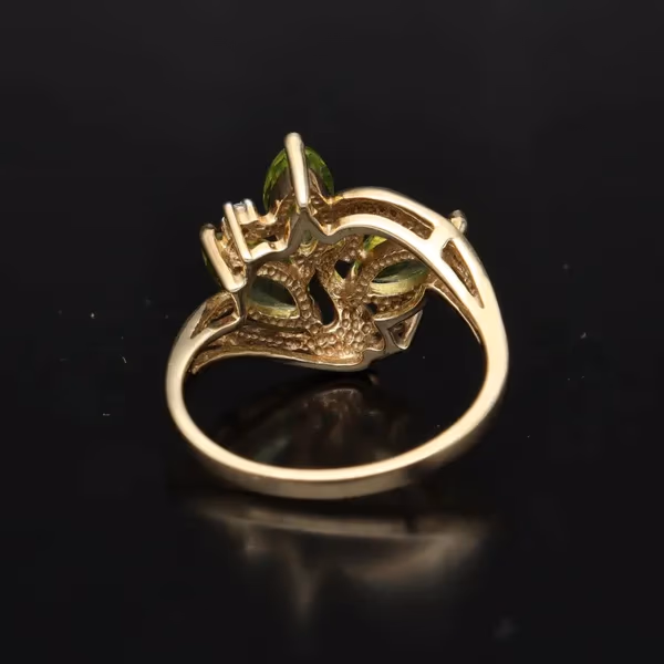 Vintage 9ct Gold, Peridot and Diamond Ring