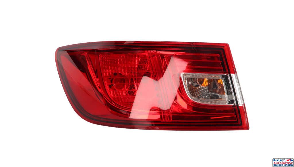 Used Taillight, left Renault Clio IV (5R) 0.9 Energy TCE 90 12V Price € 35,00 Margin scheme offered by Automaterialen Ronald Morien B.V.