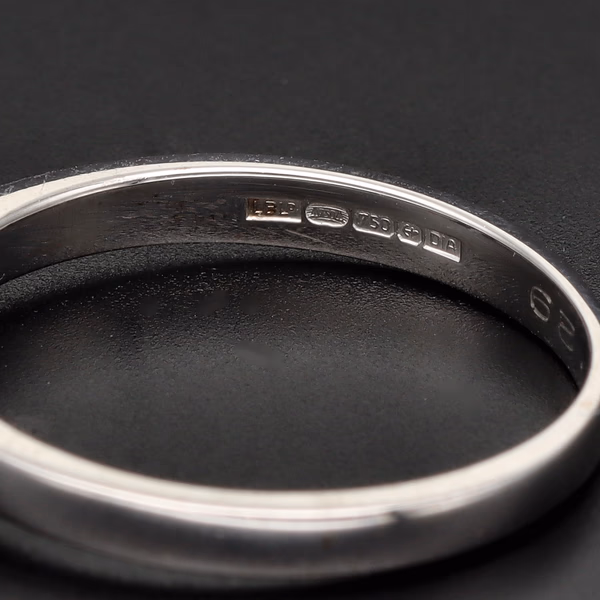 18ct White Gold Diamond Solitaire Ring