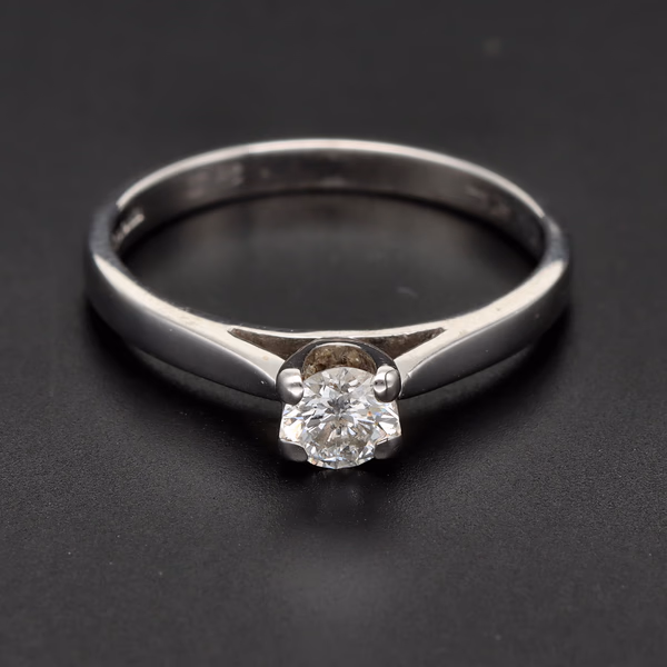18ct White Gold Diamond Solitaire Ring