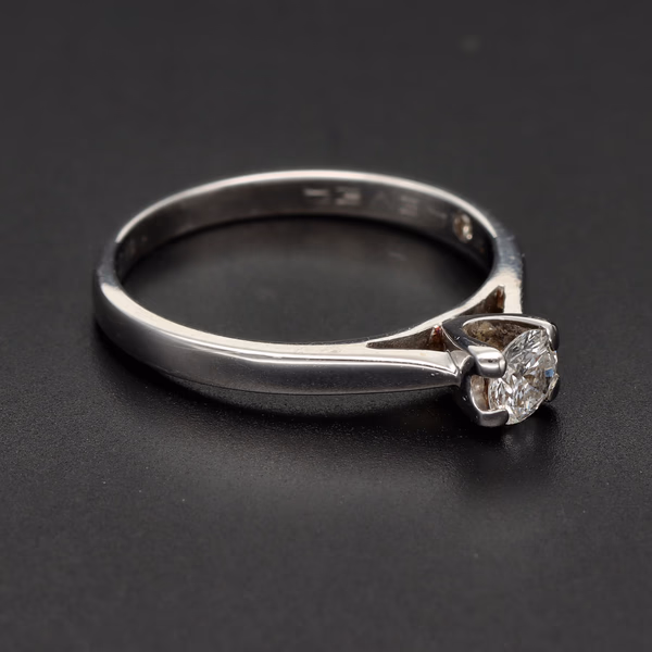 18ct White Gold Diamond Solitaire Ring