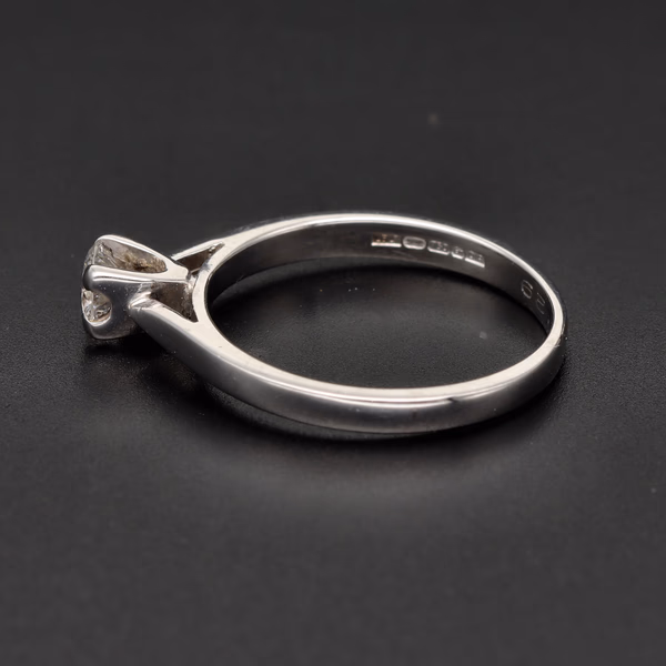 18ct White Gold Diamond Solitaire Ring