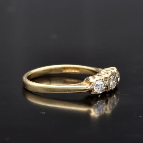 18ct Gold 0.3ct Diamond Ring London 1991 image-1