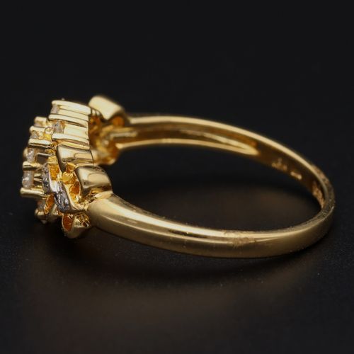 18ct Gold Diamond Ring image-3