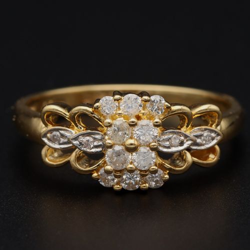 18ct Gold Diamond Ring image-2