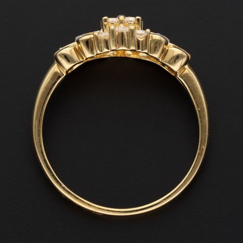 18ct Gold Diamond Ring image-6