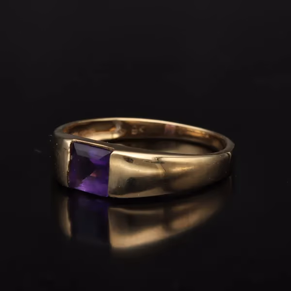 Gold Deco Design Amethyst Ring