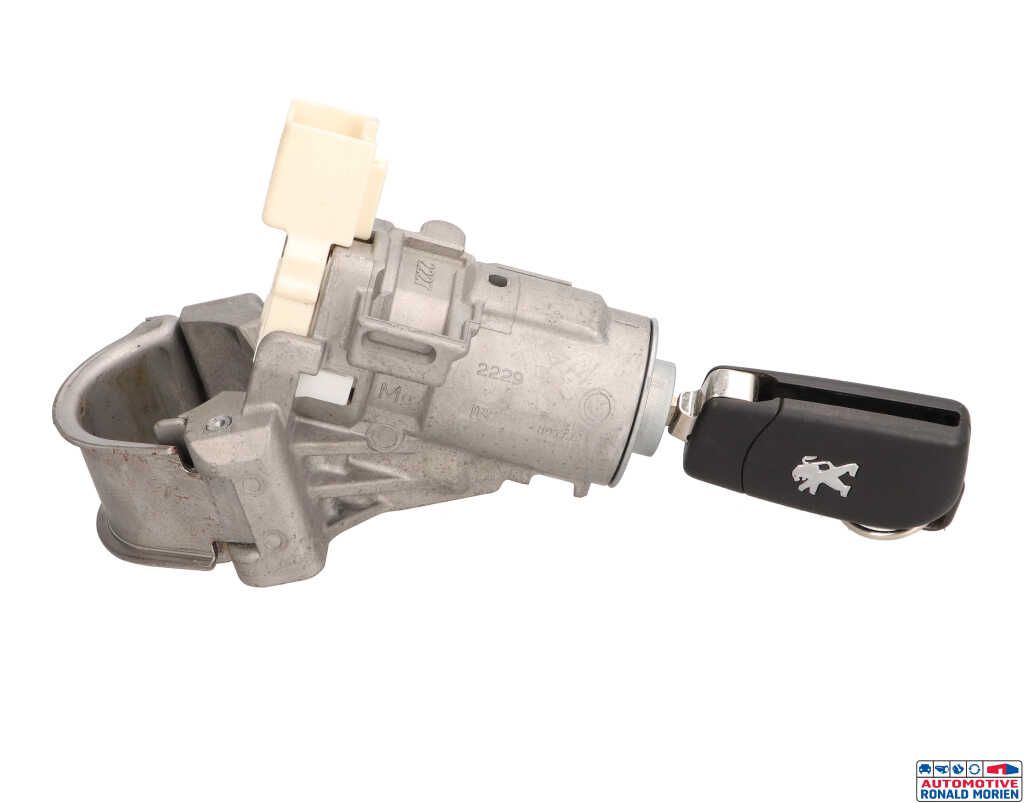 Used Ignition lock + key Peugeot 108 1.0 12V VVT-i Price € 35,00 Margin scheme offered by Automaterialen Ronald Morien B.V.
