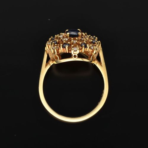 18ct Gold Sapphire Diamond Ring. London 1972 image-6