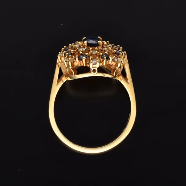 18ct Gold Sapphire Diamond Ring. London 1972