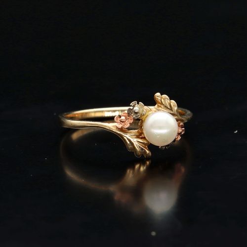 9ct Gold Cultured Pearl Ring image-1