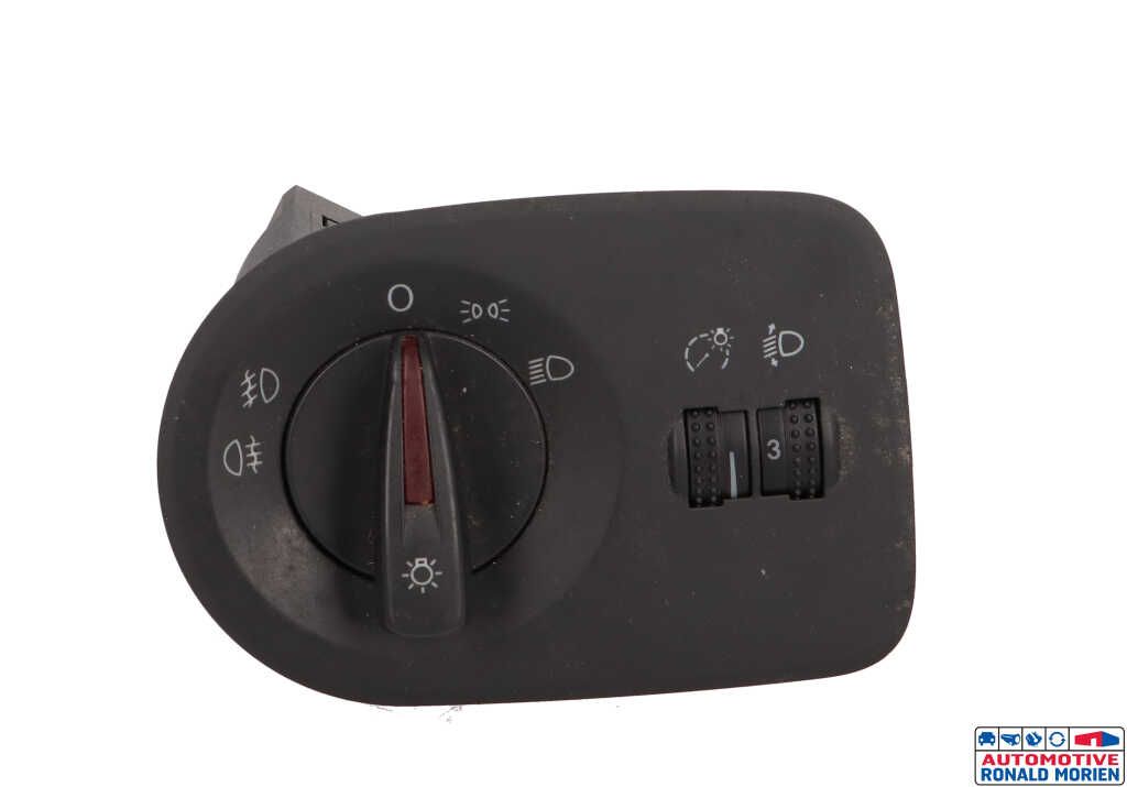 Usados Interruptor de luz Seat Ibiza ST (6J8) 1.2 TDI Ecomotive Precio € 19,00 Norma de margen ofrecido por Automaterialen Ronald Morien B.V.