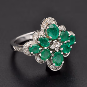 18ct White Gold Emerald & Diamond Cluster Ring