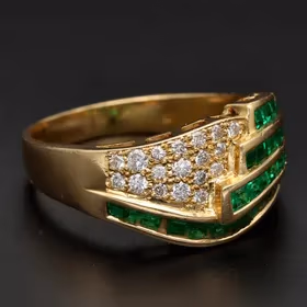 18ct Yellow Gold Emerald & Diamond Ring