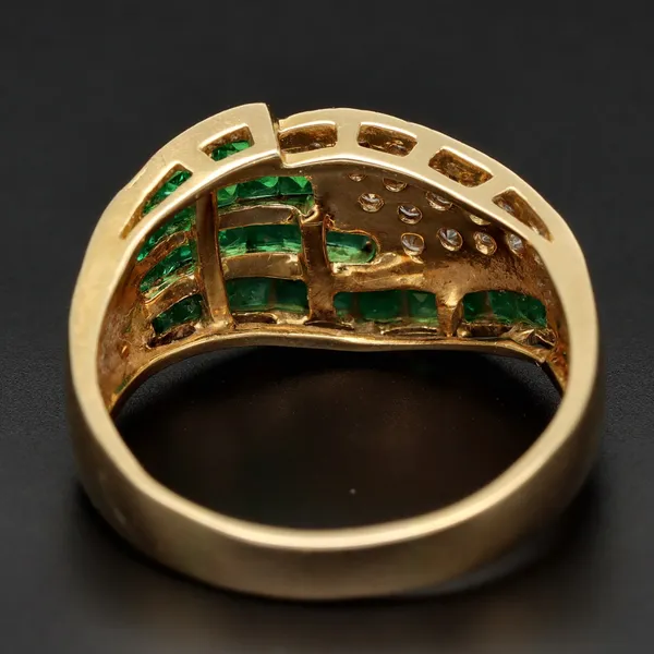 18ct Yellow Gold Emerald & Diamond Ring