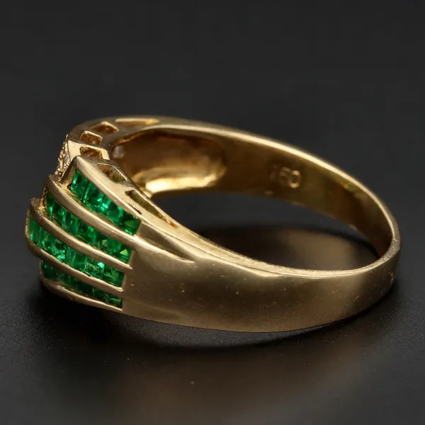 18ct Yellow Gold Emerald & Diamond Ring