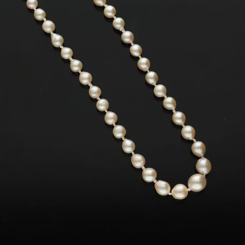 9ct Gold Clasp Graduated Re-Strung Cultured Pearls image-2