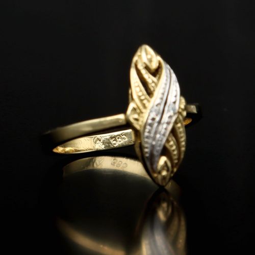 14ct Gold Diamond Ring image-5