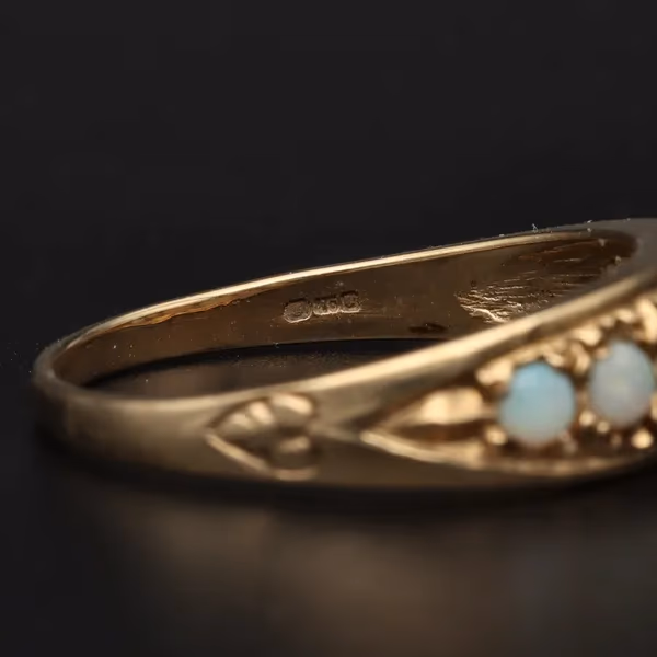 Vintage 9ct Gold Opal Ring