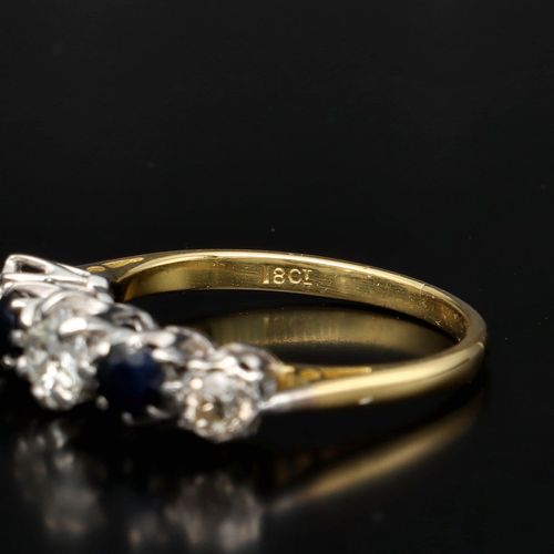 Vintage 18ct Gold Diamond and Sapphire Ring image-5