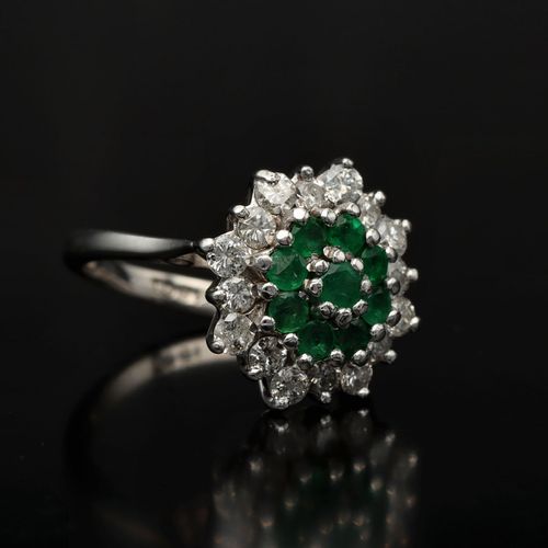 18ct Gold Diamond and Emerald Ring image-1