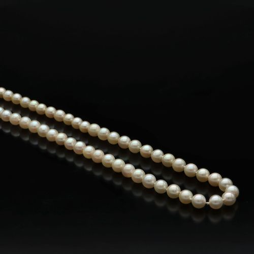 9ct Gold Clasp Re-Strung Cultured Pearls image-1