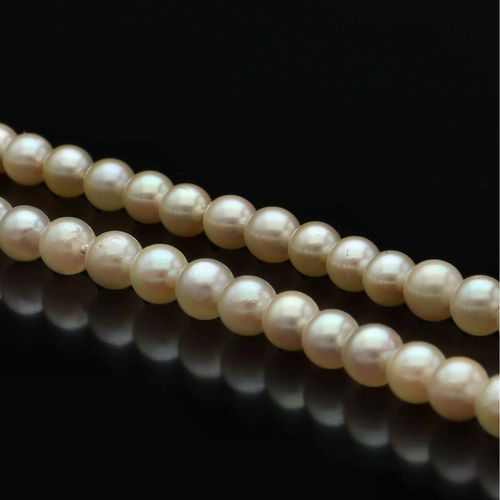 9ct Gold Clasp Re-Strung Cultured Pearls image-3