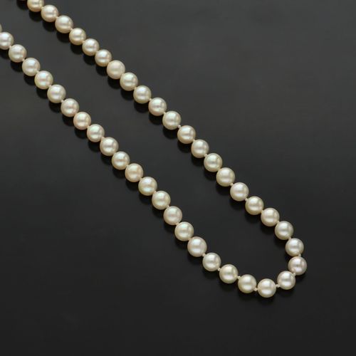 9ct Gold Clasp Re-Strung Cultured Pearls image-2