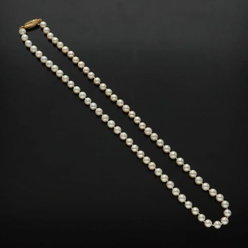 9ct Gold Clasp Re-Strung Cultured Pearls image-4