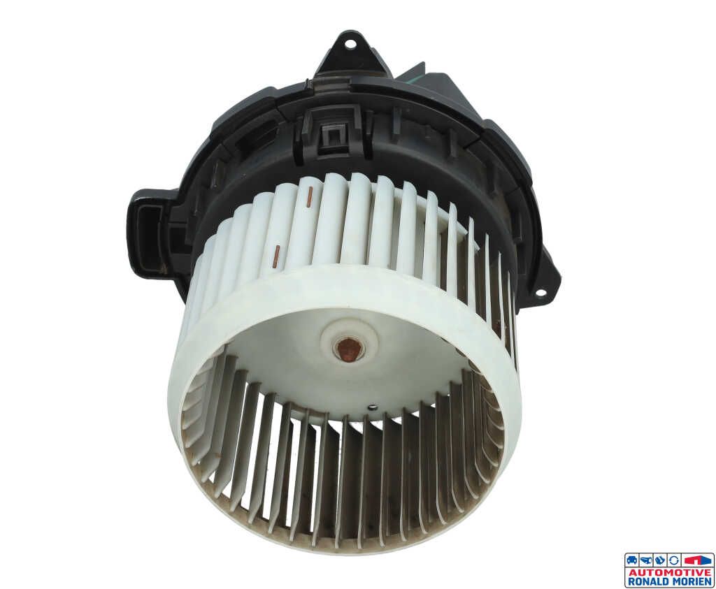 Used Heating and ventilation fan motor Nissan Micra (K14) 1.0 IG-T 92 Price € 49,00 Margin scheme offered by Automaterialen Ronald Morien B.V.