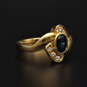 18ct Gold Sapphire Retro Ring. London 1980