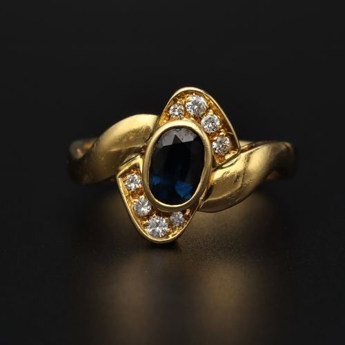 18ct Gold Sapphire Retro Ring. London 1980 image-2