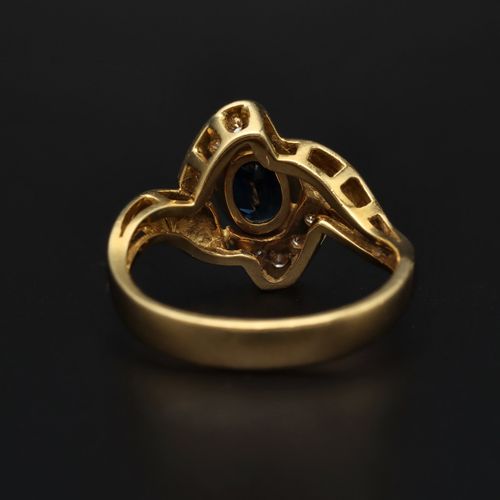 18ct Gold Sapphire Retro Ring. London 1980 image-4