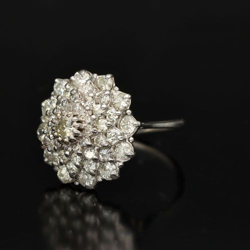 18ct Gold Diamond Cluster Ring image-3