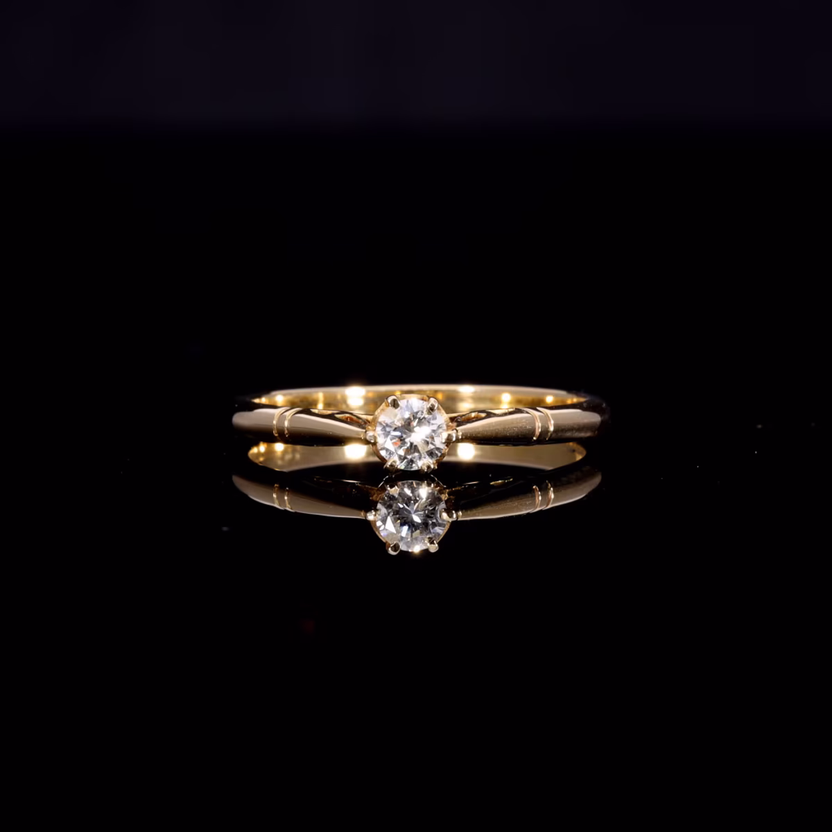 360° view of The Vintage 1990 Solitaire Brilliant Cut Diamond Petite Ring