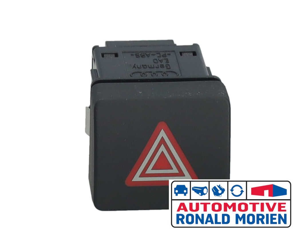 Used Panic lighting switch Audi A4 (B9) 2.0 TDI Ultra 16V Price € 9,99 Inclusive VAT offered by Automaterialen Ronald Morien B.V.