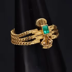 18ct Yellow Gold Emerald Set Chain Ring