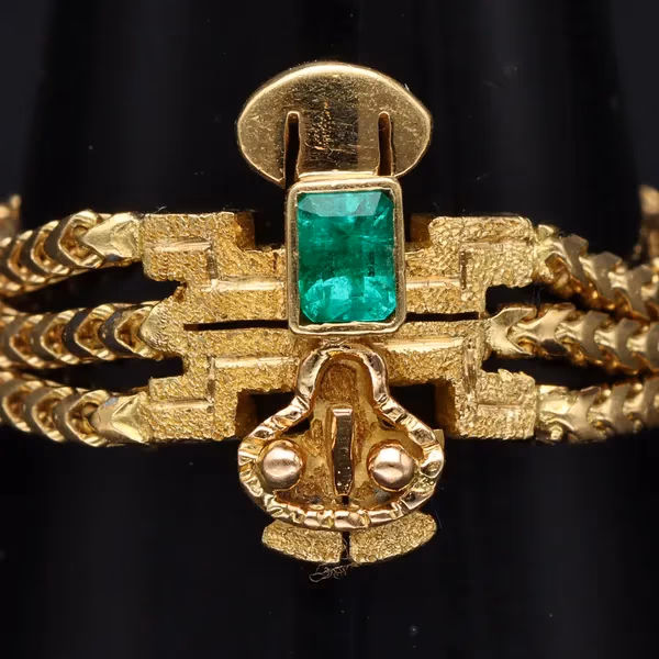 18ct Yellow Gold Emerald Set Chain Ring