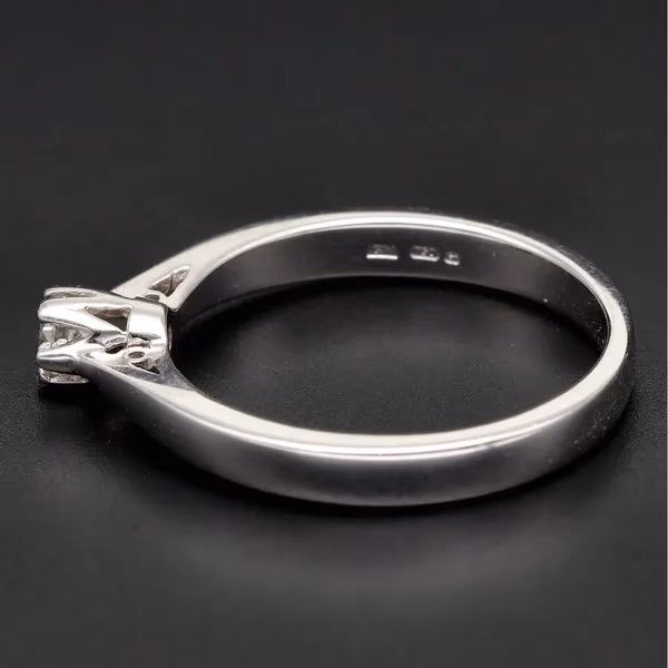 18ct Gold Diamond Ring